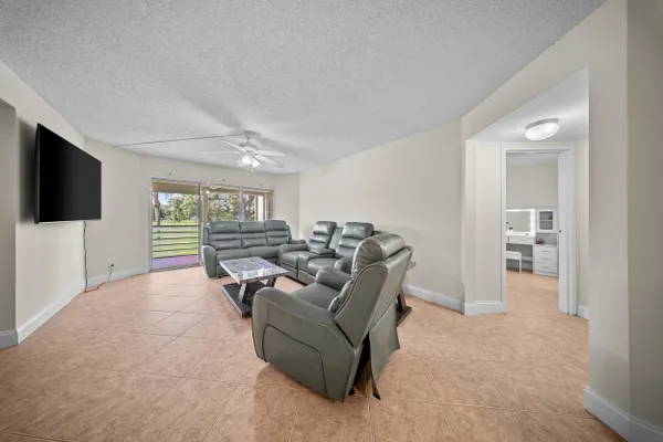 Property Slideshow image 3 of 39 | 3959 via poinciana apt 203, Lake Worth, FL, 33467