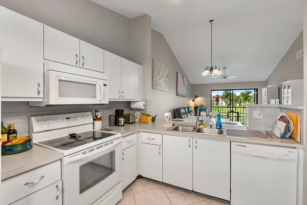 Property Slideshow image 3 of 18 | 4654 lucerne lakes blvd e apt 206, Lake Worth, FL, 33467