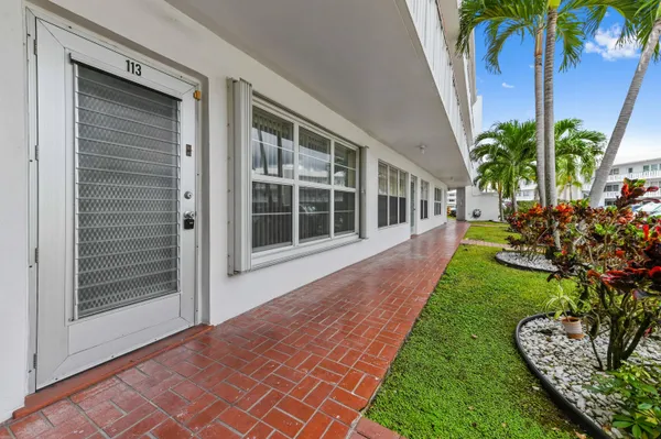 Property Slideshow image 2 of 26 | 113 wellington d, West Palm Beach, FL, 33417