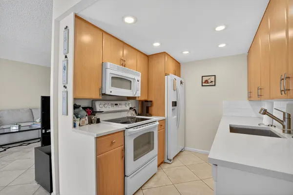 Property Slideshow image 2 of 24 | 3067 exeter d, Boca Raton, FL, 33434