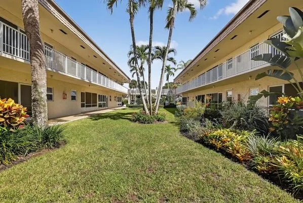Property Slideshow image 2 of 38 | 624 snug harbor dr b8, Boynton Beach, FL, 33435