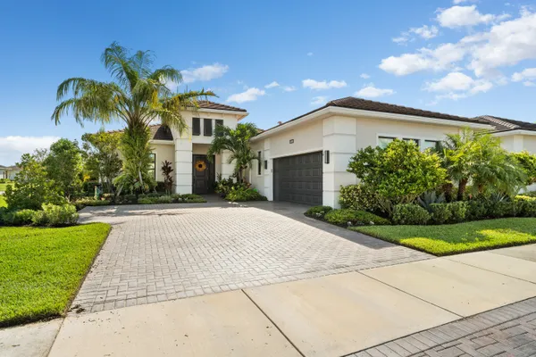 Property Slideshow image 2 of 55 | 5400 siesta key ln, Westlake, FL, 33470