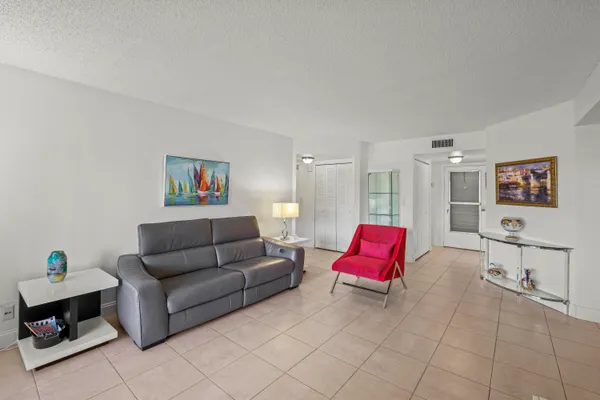 Property Slideshow image 3 of 26 | 3871 via poinciana apt 104, Lake Worth, FL, 33467