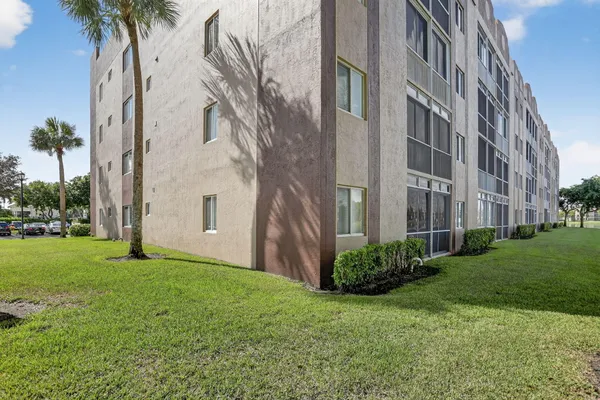 Property Slideshow image 3 of 51 | 7715 southampton ter 115, Tamarac, FL, 33321