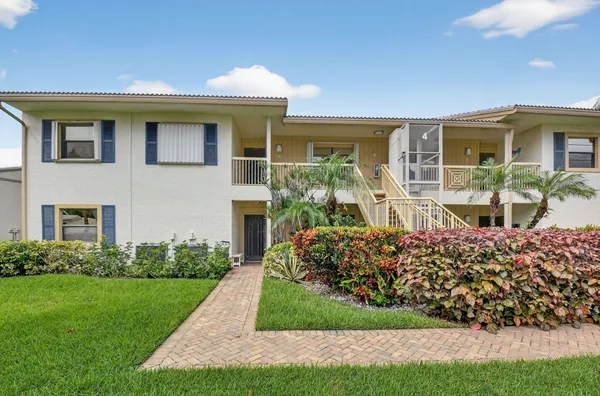 Property Slideshow image 2 of 59 | 4 eastgate dr b, Boynton Beach, FL, 33436
