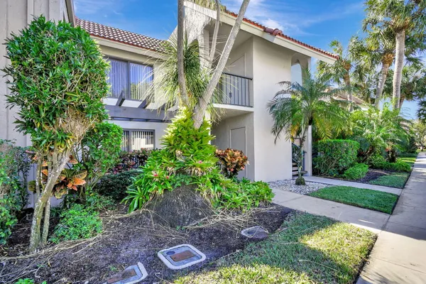 Property Slideshow image 2 of 57 | 5785 fairway park ct apt 204, Boynton Beach, FL, 33437