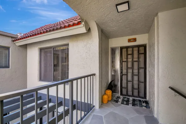 Property Slideshow image 3 of 57 | 5785 fairway park ct apt 204, Boynton Beach, FL, 33437