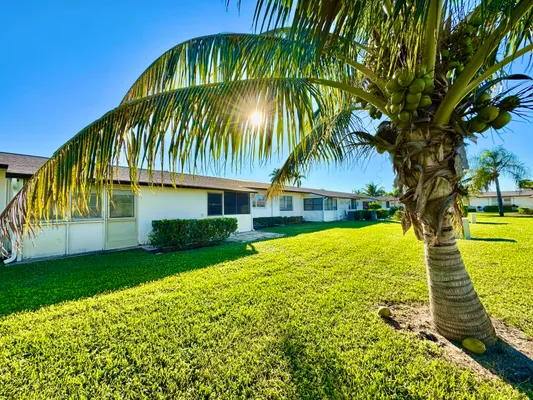 Property Slideshow image 2 of 18 | 2864 crosley dr e, West Palm Beach, FL, 33415