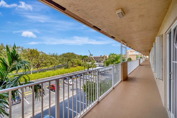 Property Slideshow image 3 of 57 | 5810 crystal shores dr 408, Boynton Beach, FL, 33437