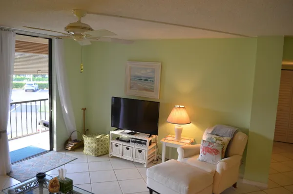 Property Slideshow image 3 of 67 | 5190 las verdes cir 224, Delray Beach, FL, 33484
