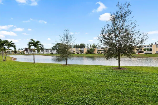 Property Slideshow image 3 of 30 | 104 wellington b, West Palm Beach, FL, 33417
