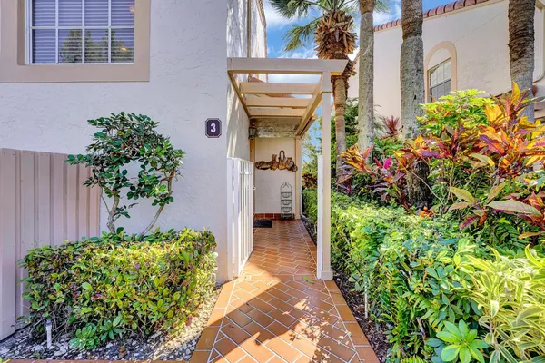 Property Slideshow image 2 of 31 | 14356 emerald lake dr 3, Delray Beach, FL, 33446