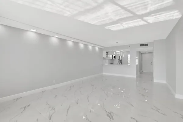 Property Slideshow image 3 of 26 | 7076 huntington ln 407, Delray Beach, FL, 33446