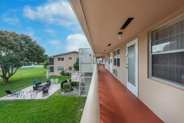 Property Slideshow image 2 of 36 | 122 bedford e unit e, West Palm Beach, FL, 33417