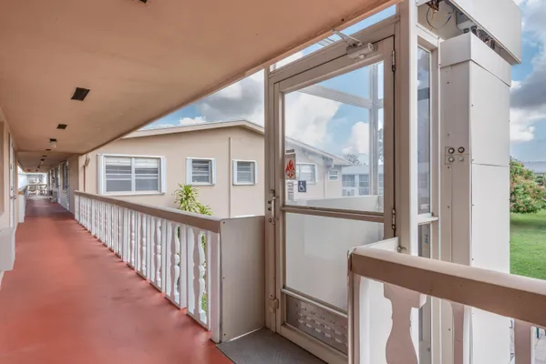 Property Slideshow image 3 of 36 | 122 bedford e unit e, West Palm Beach, FL, 33417