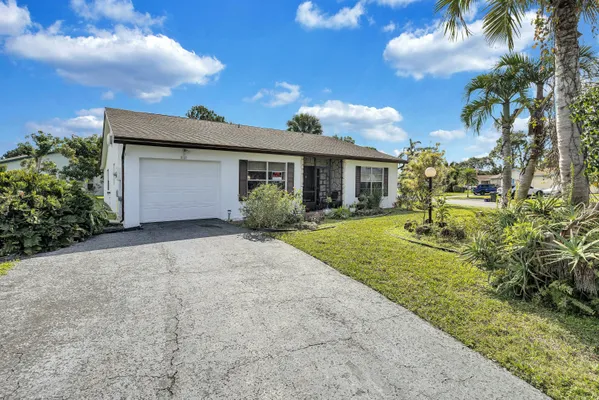 Property Slideshow image 2 of 20 | 6137 rainbow cir, Greenacres, FL, 33463