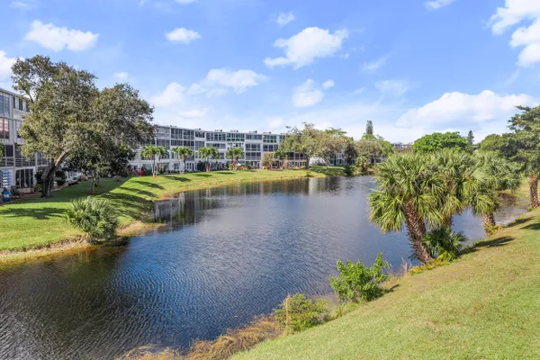 Property Slideshow image 3 of 31 | 97 oakridge h # 97, Deerfield Beach, FL, 33442