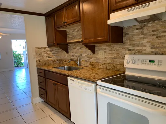 Property Slideshow image 2 of 18 | 20 abbey ln apt 105, Delray Beach, FL, 33446