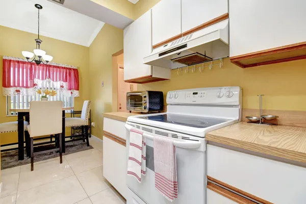 Property Slideshow image 3 of 52 | 7843 willow spring dr apt 623, Lake Worth, FL, 33467