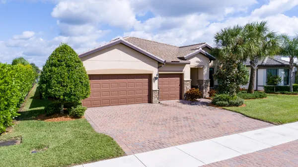 Property Slideshow image 2 of 54 | 739 se villandry way, Port Saint Lucie, FL, 34984