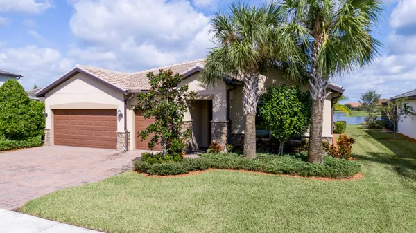 Property Slideshow image 3 of 54 | 739 se villandry way, Port Saint Lucie, FL, 34984