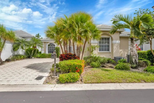 Property Slideshow image 2 of 47 | 11914 fountainside cir, Boynton Beach, FL, 33437