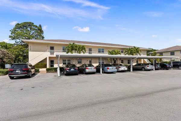 Property Slideshow image 2 of 31 | 2950 se ocean blvd 117-8, Stuart, FL, 34996