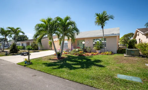 Property Slideshow image 2 of 33 | 7076 pine manor dr, Lake Worth, FL, 33467