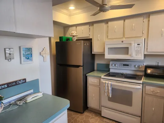 Property Slideshow image 3 of 18 | 18081 se country club dr apt 259, Tequesta, FL, 33469