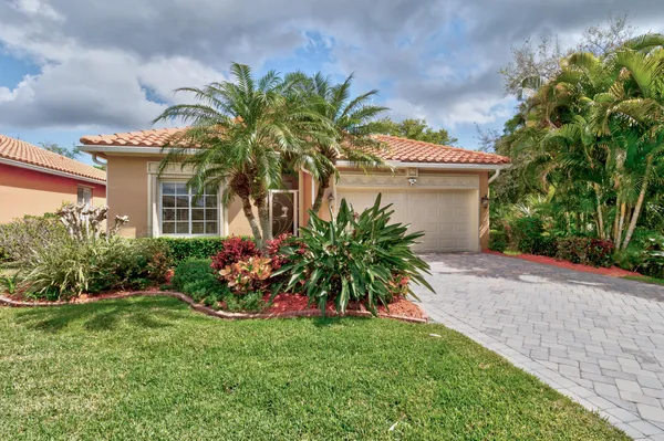 Property Slideshow image 2 of 39 | 6180 dorchester way, Vero Beach, FL, 32966