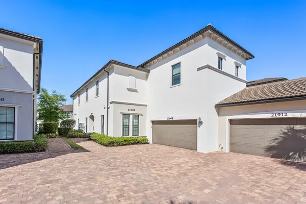 Property Slideshow image 2 of 40 | 21908 canadensis cir # 101, Boca Raton, FL, 33428