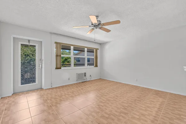 Property Slideshow image 3 of 38 | 231 dorchester j, West Palm Beach, FL, 33417