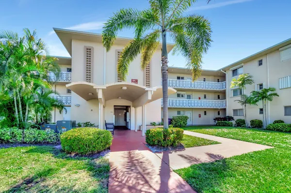 Property Slideshow image 2 of 37 | 2616 garden dr 112, Lake Worth, FL, 33461