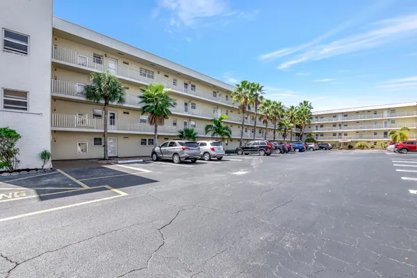 Property Slideshow image 2 of 40 | 2515 ne 1st ct apt 412, Boynton Beach, FL, 33435