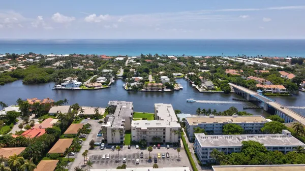 Property Slideshow image 2 of 31 | 632 snug harbor dr apt d3, Boynton Beach, FL, 33435