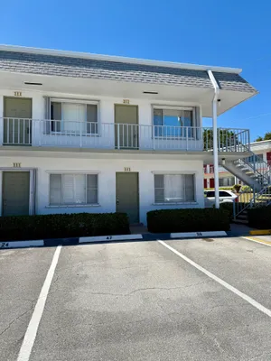 Property Slideshow image 2 of 37 | 3160 lake osborne dr 212, Lake Worth Beach, FL, 33461