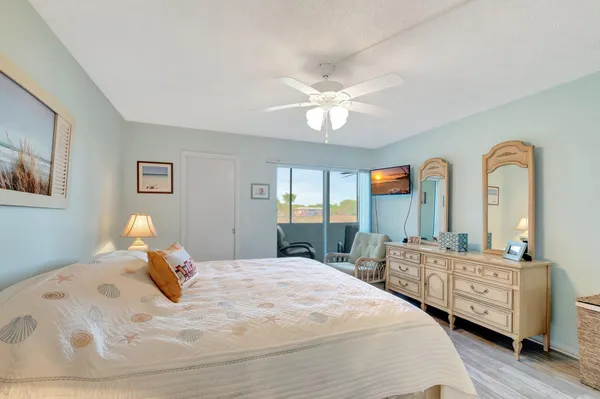 Property Slideshow image 3 of 50 | 212 greenbrier a, West Palm Beach, FL, 33417