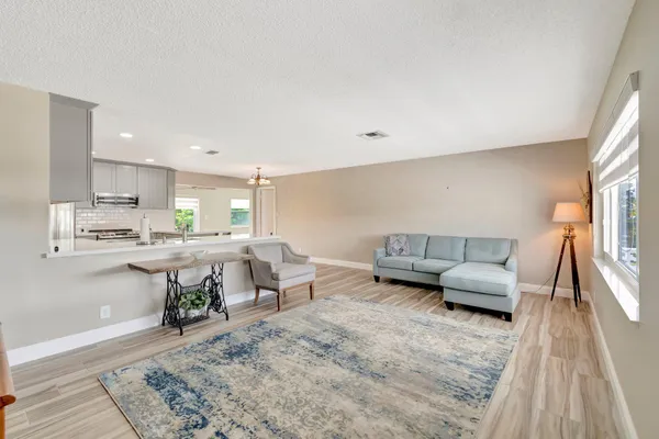 Property Slideshow image 2 of 54 | 2012 sw 15th st, Boynton Beach, FL, 33426