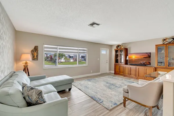 Property Slideshow image 3 of 54 | 2012 sw 15th st, Boynton Beach, FL, 33426