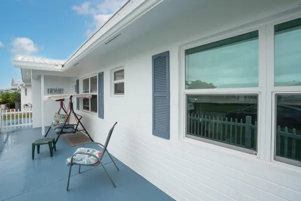 Property Slideshow image 2 of 30 | 2105 alfred dr, Boynton Beach, FL, 33426