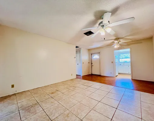 Property Slideshow image 3 of 10 | 2545 dudley dr l, West Palm Beach, FL, 33415