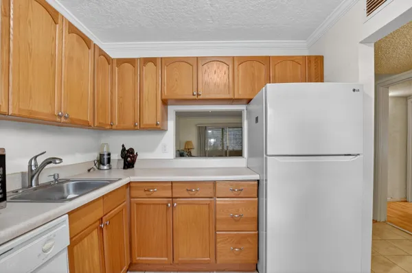 Property Slideshow image 2 of 37 | 6 abbey ln apt 106, Delray Beach, FL, 33446