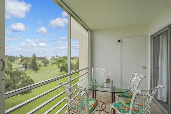 Property Slideshow image 3 of 30 | 3959 via poinciana apt 503, Lake Worth, FL, 33467