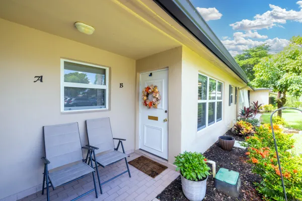 Property Slideshow image 2 of 28 | 1012 circle ter b, Delray Beach, FL, 33445