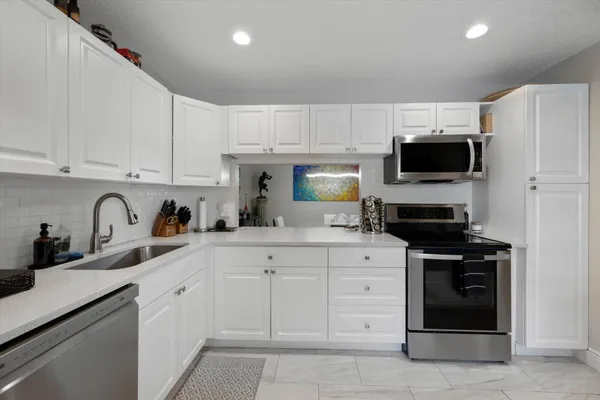 Property Slideshow image 2 of 34 | 145 lake nancy ln apt 232, West Palm Beach, FL, 33411