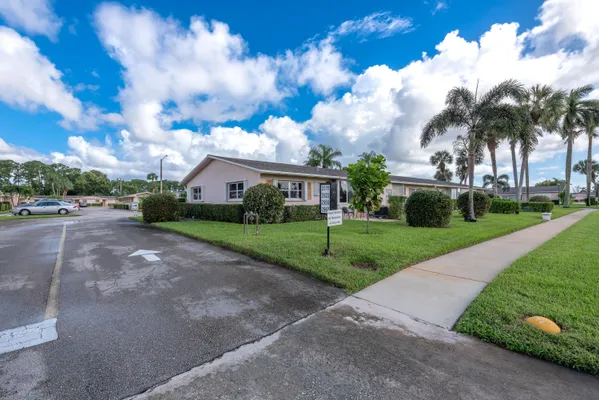 Property Slideshow image 3 of 28 | 2555 dudley dr e, West Palm Beach, FL, 33415