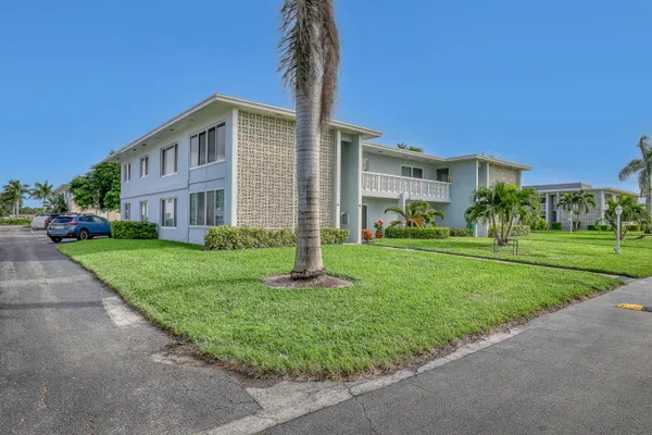 Property Slideshow image 3 of 45 | 205 main blvd 1c, Boynton Beach, FL, 33435