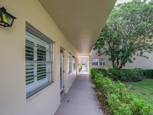 Property Slideshow image 3 of 39 | 44 vista gardens trl apt 104, Vero Beach, FL, 32962