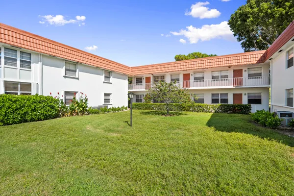 Property Slideshow image 3 of 48 | 2600 se ocean blvd z10, Stuart, FL, 34996