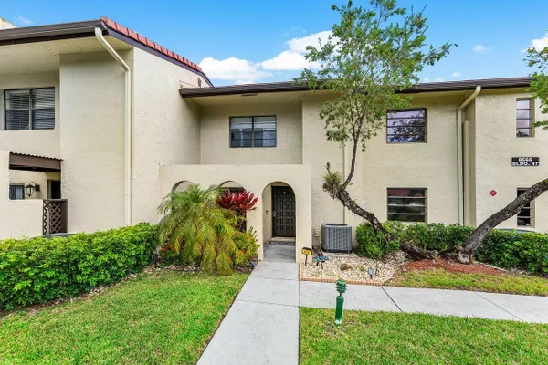 Property Slideshow image 2 of 53 | 8566 casa del lago 47 f, Boca Raton, FL, 33433